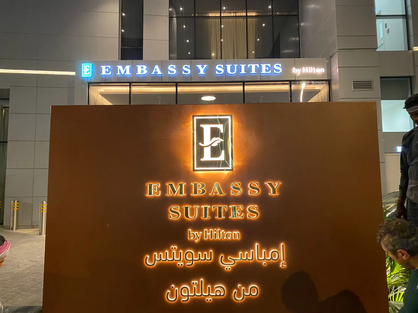 Embassy Suites by Hilton Doha Old Town Dış Mekan Mimari Tabela ve Yönlendirme Projesi