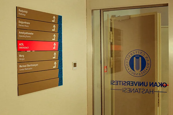 Okan Üniversitesi Hastanesi İç Mekan Tabela Tasarımı ve Uygulaması