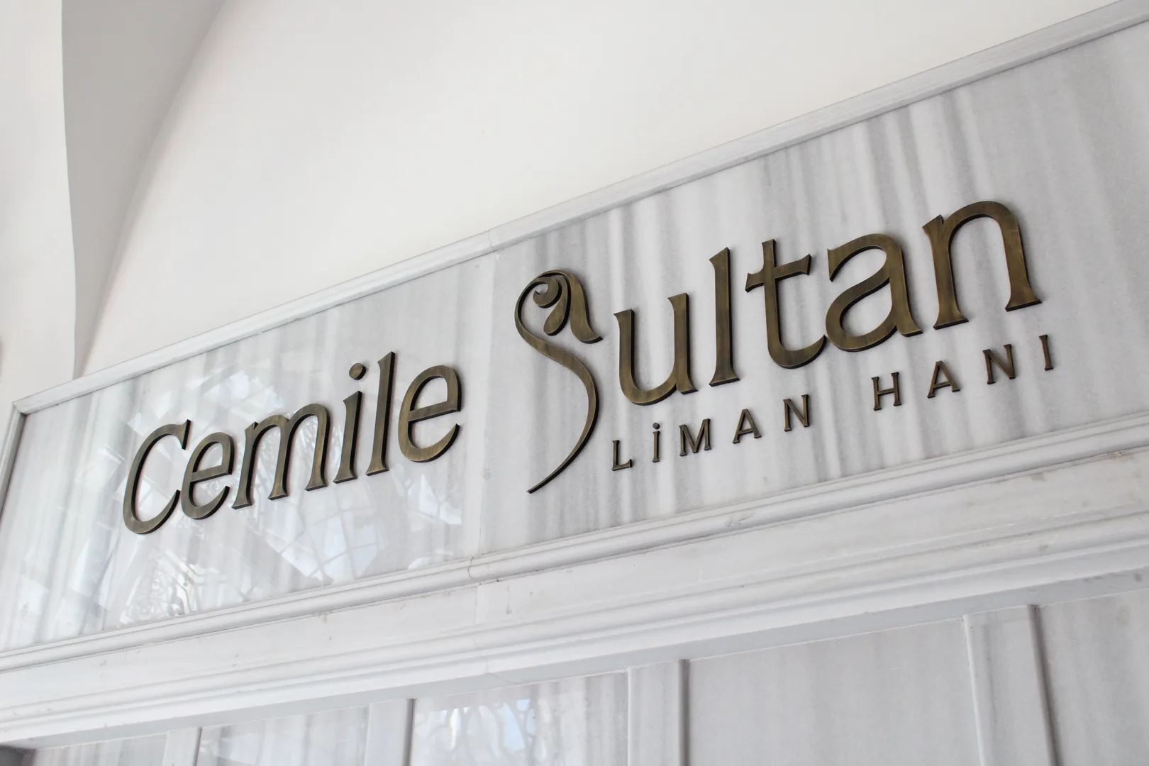Cemile Sultan Liman Hanı Tarihi Mimari Cephe Pirinç Görünümlü Harfler ve Genel Enformasyon Panoları Projesi