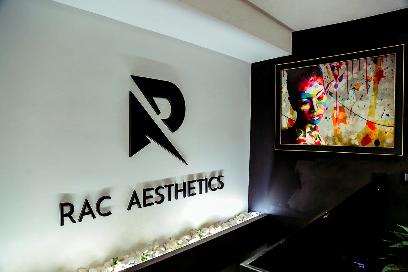 RAC Group Yerleşkesi Dış Cephe Tabelası ve İç Mekan Mimari Yönlendirme Sistemleri Tasarım, Üretim ve Montaj Projesi