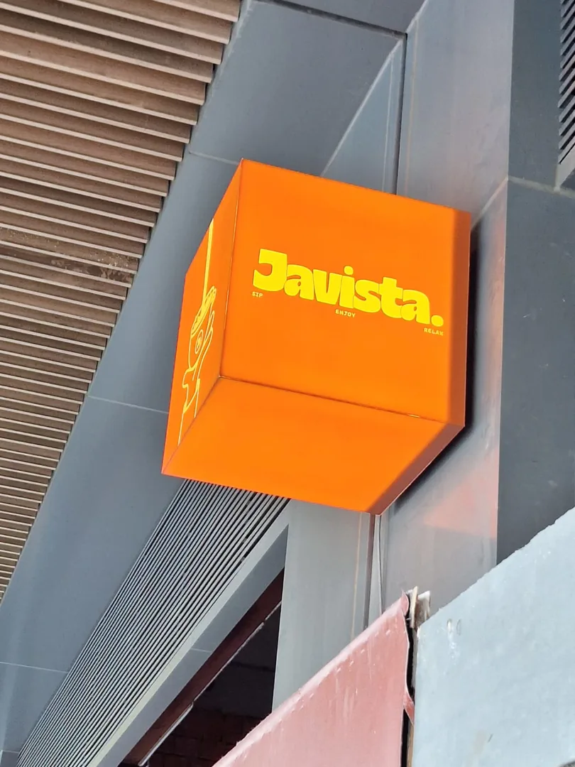 Javista Cafe İç Mekan ve Dış Mekan Konsept Tabela, Mimari Yönlendirme Sistemleri Tasarım, Üretim ve Montaj Projesi
