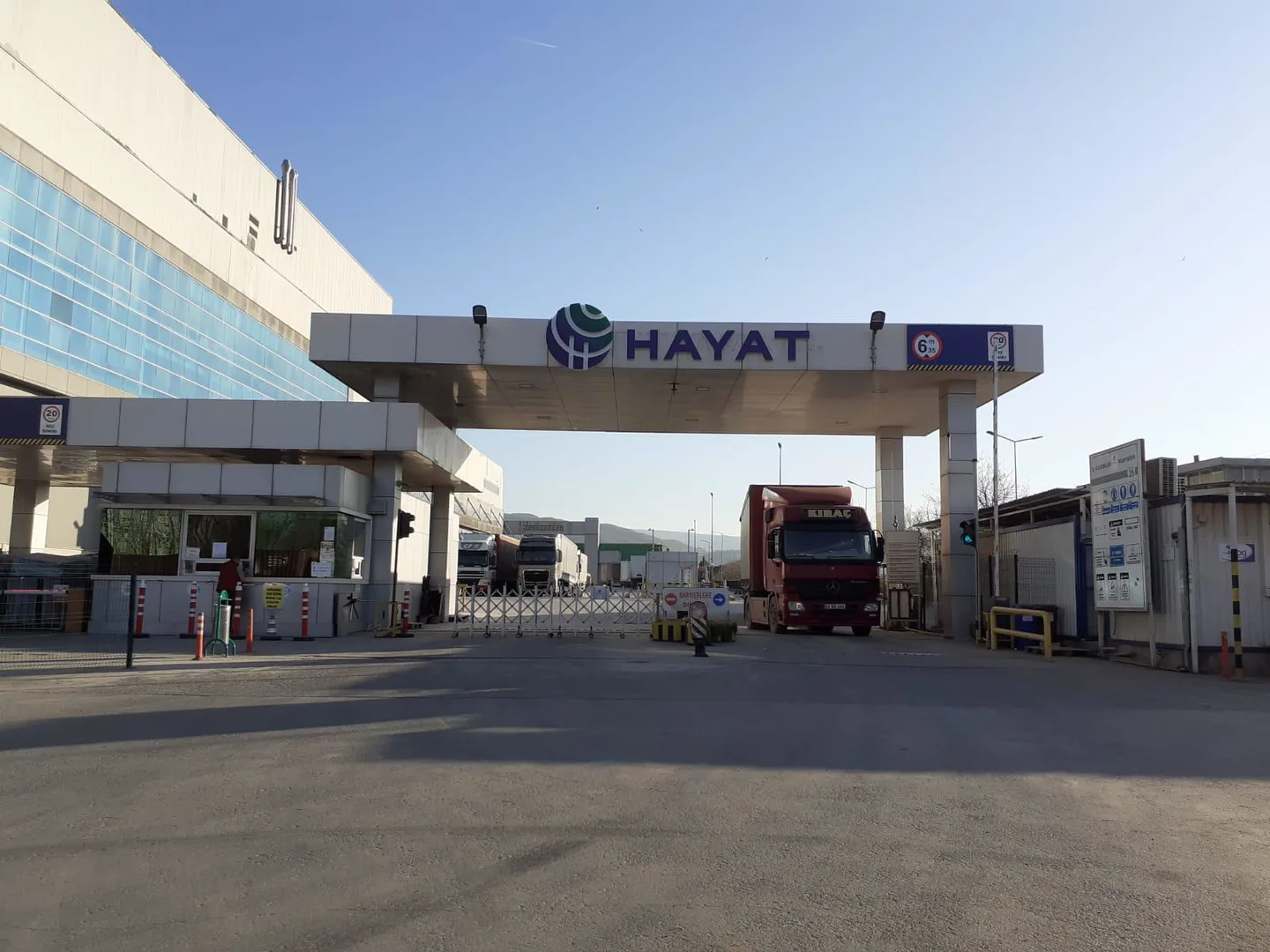 Limaş Liman İşletmeciliği Endüstriyel Dış Mekan Mimari Cephe Tabelaları Projesi