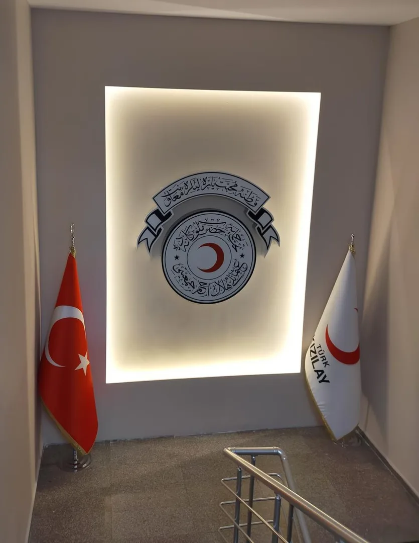 Kızılay Sağlık Kompleks Tabela Tasarımı ve Anahtar Teslim Uygulaması