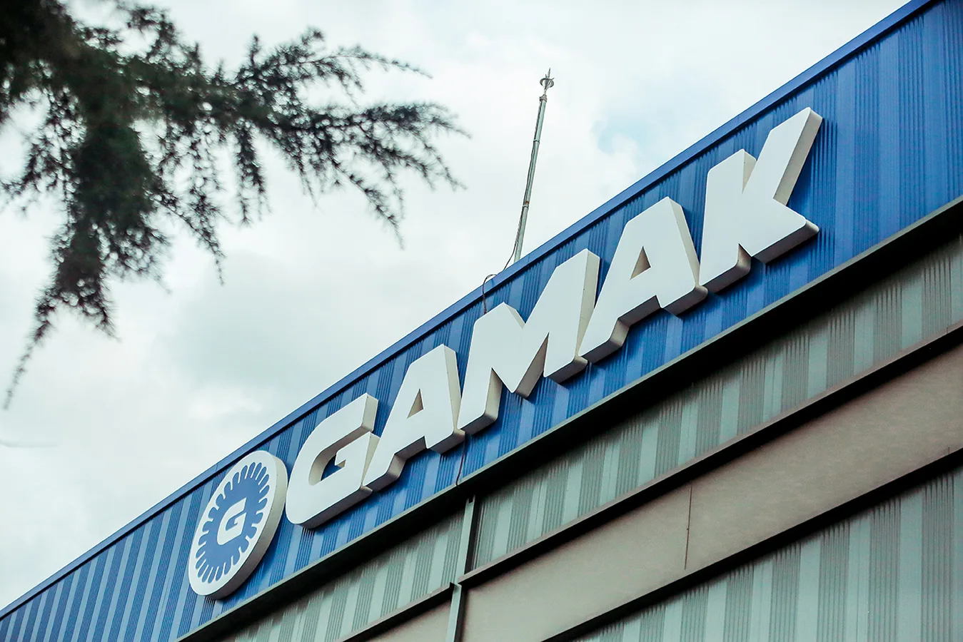 Gamak Endüstriyel Üretim Yerleşkesi Dış Mekan Işıklı Kutu Harf Tasarım, Üretim ve Montaj Projesi