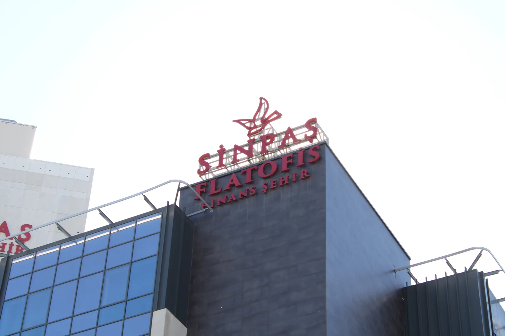 Sinpaş Finans Şehir Flat Ofis İç Mekan Yönlendirme Sistemleri, Dış Mekan Pilon ve Kutu Harf Tasarım, Üretim, Montaj Projesi