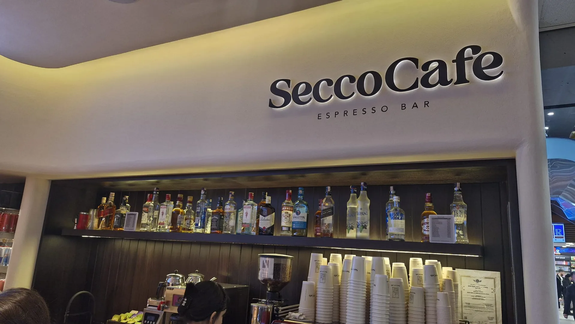 Secco Cafe İç Mekan Konsept Mimari Yönlendirme Tasarım, Üretim ve Montaj Projesi