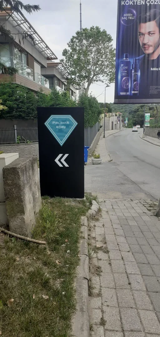 Pırlanta Koru Evleri Anıtsal Dış Mekan Giriş Pilonu Tasarım, Üretim ve Montaj Projesi