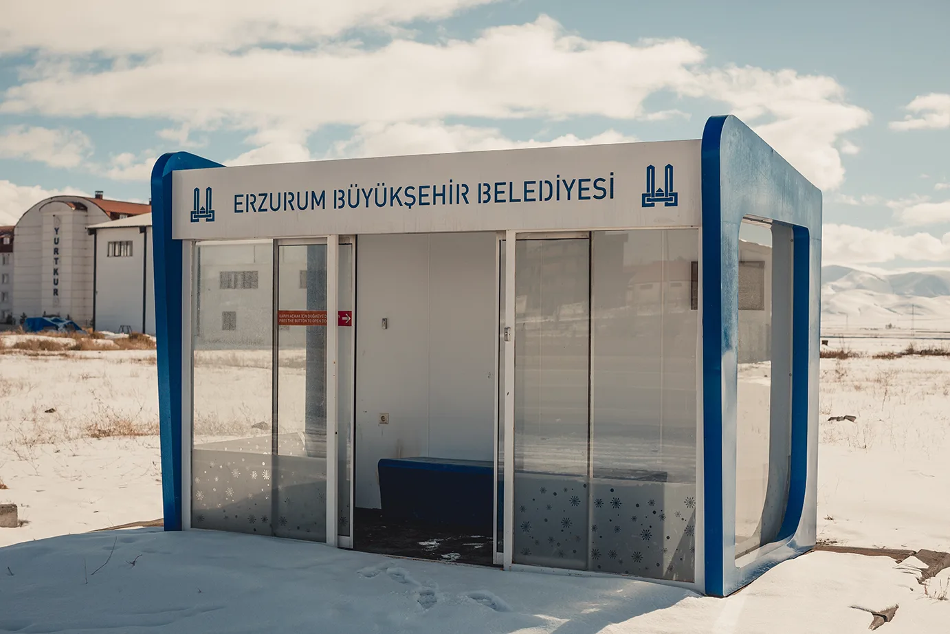 Erzurum Büyükşehir Belediyesi Modern Kapalı Otobüs Durakları Tasarım, Ekstrem Kış Koşullarına Dayanıklı Üretim ve Saha Montajı Projesi