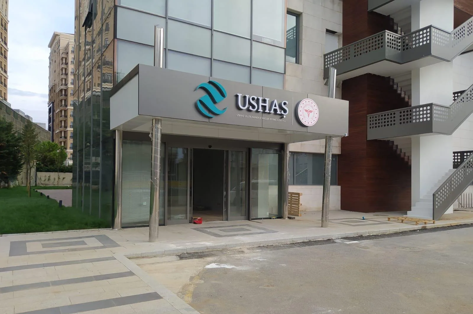 USHAŞ Uluslararası Sağlık Hizmetleri İç ve Dış Mekan Yönlendirme Projesi