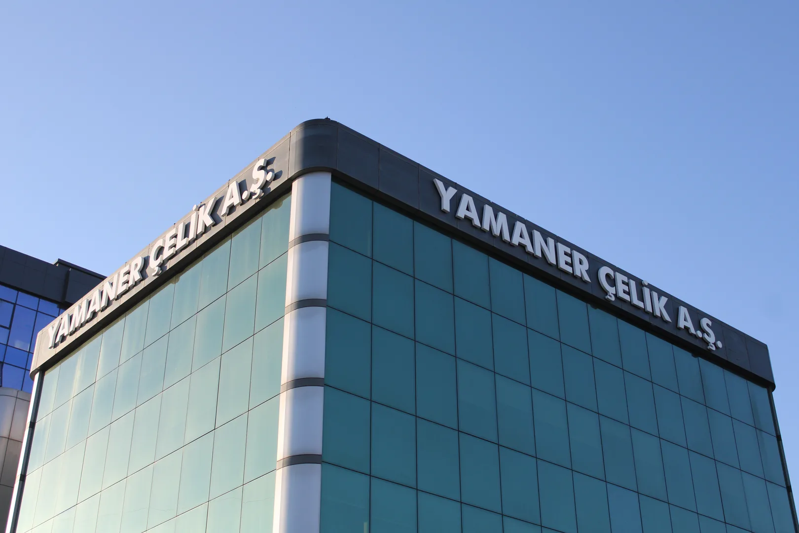 Yamaner Çelik Entegre Tesisleri Dış Mekan Cephe Kutu Harf Tasarım, Üretim ve Montaj Projesi