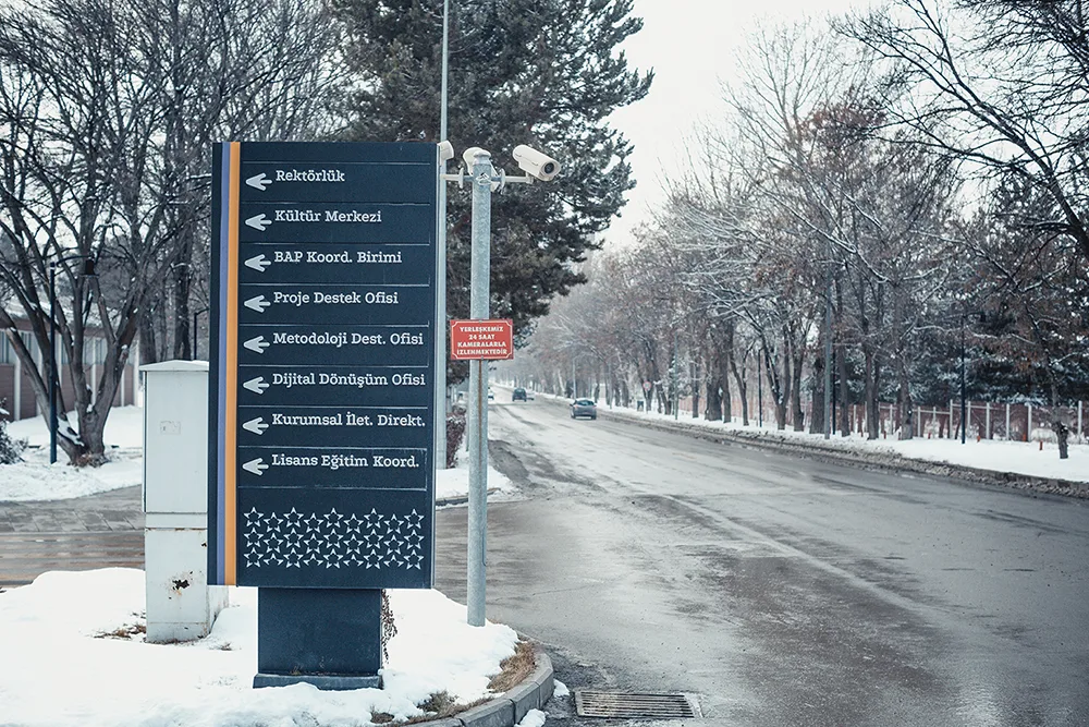 Atatürk Üniversitesi Kampüsü Kompleks Tabela Tasarımı ve Uygulaması