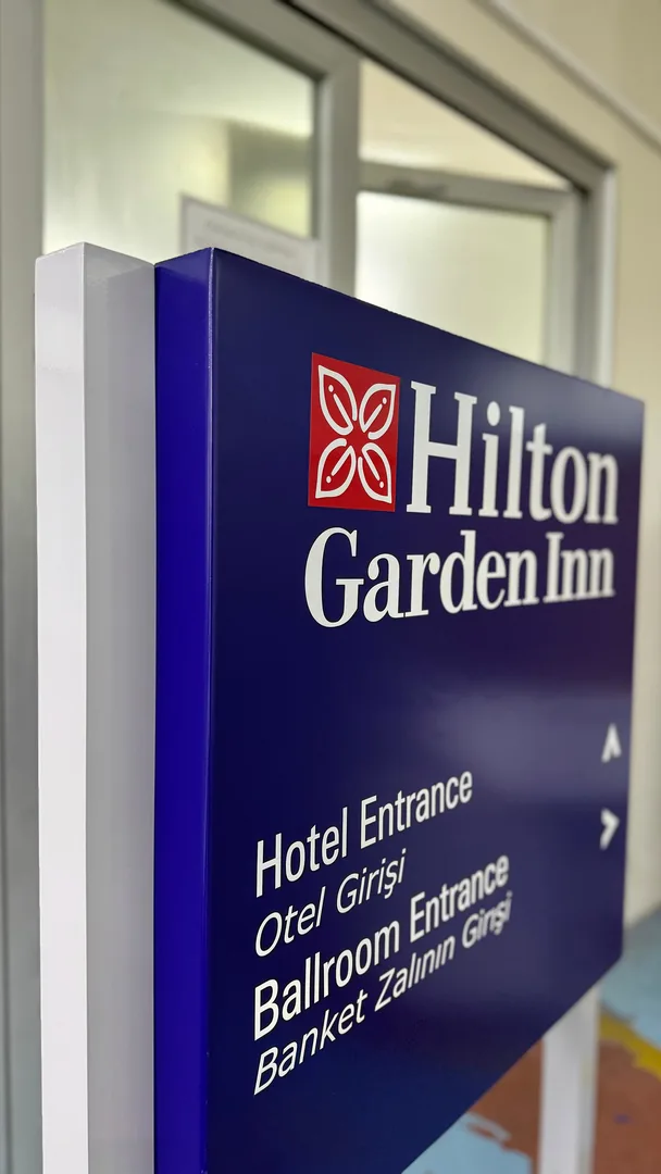 Hilton Garden Inn Azerbaycan Uluslararası Dış Mekan Cephe ve Pilon Projesi