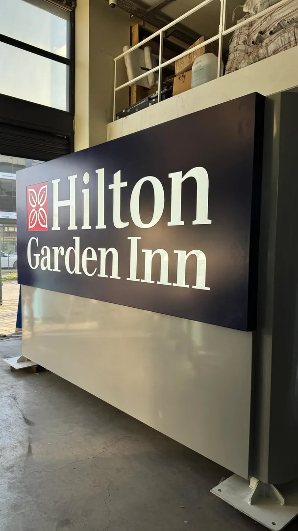 Hilton Garden Inn Azerbaycan Uluslararası Dış Mekan Cephe ve Pilon Projesi
