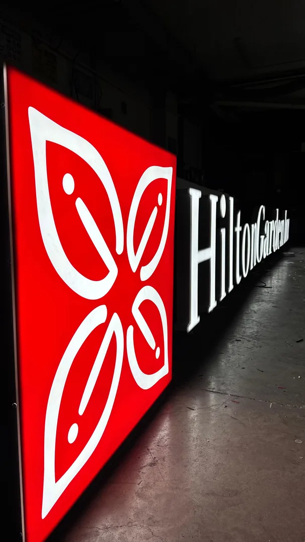 Hilton Garden Inn Azerbaycan Uluslararası Dış Mekan Cephe ve Pilon Projesi