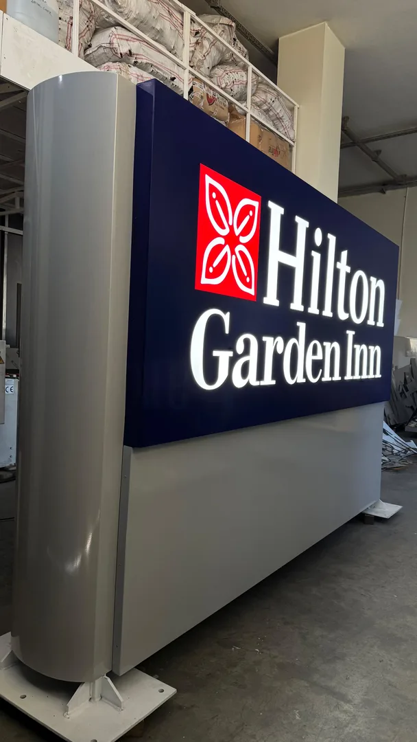 Hilton Garden Inn Azerbaycan Uluslararası Dış Mekan Cephe ve Pilon Projesi