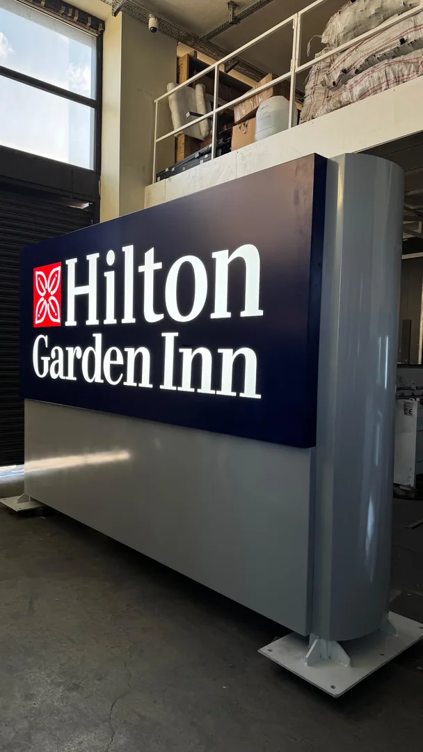 Hilton Garden Inn Azerbaycan Uluslararası Dış Mekan Cephe ve Pilon Projesi