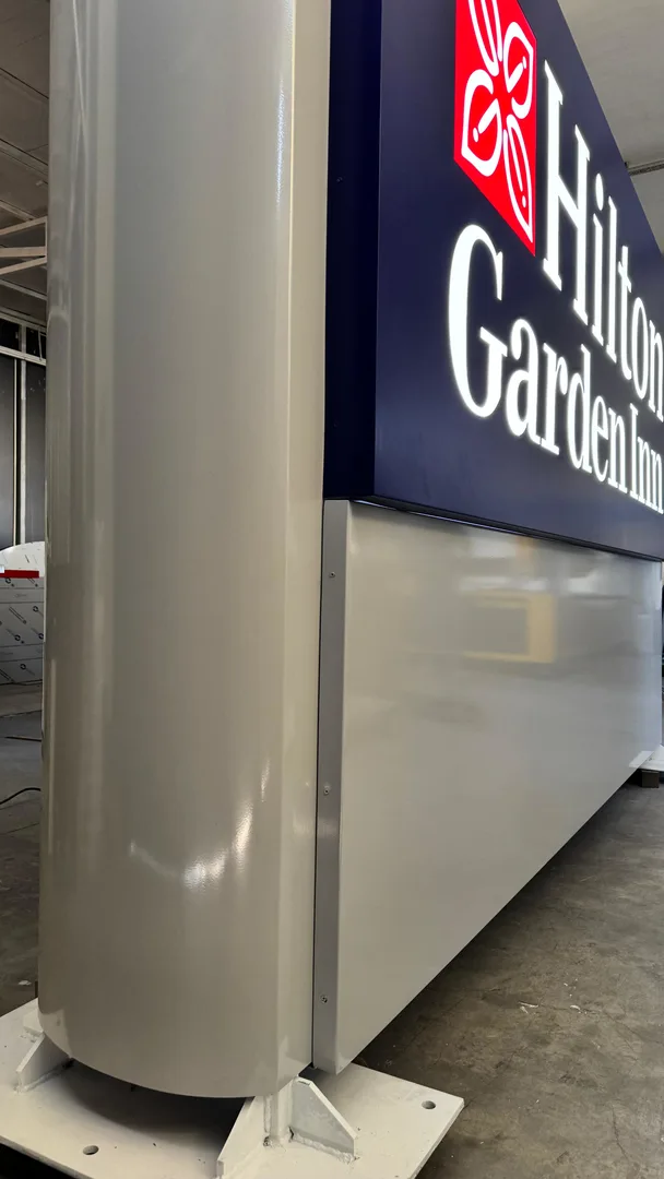 Hilton Garden Inn Azerbaycan Uluslararası Dış Mekan Cephe ve Pilon Projesi