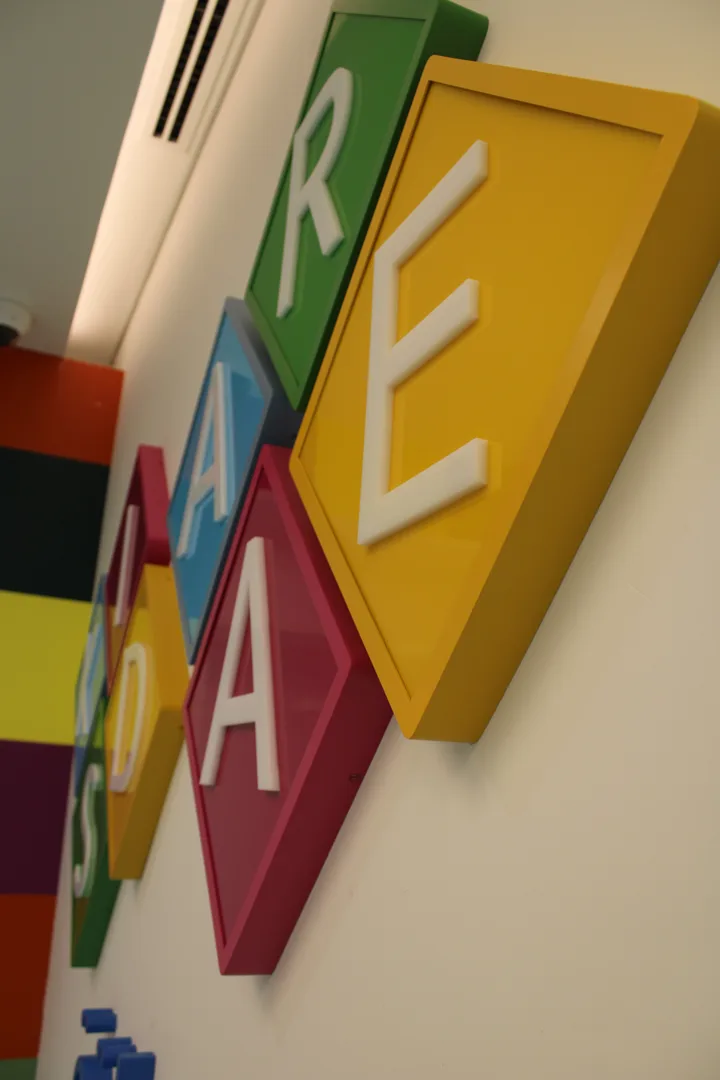 ISF Health Center Kompleks Tabela Tasarımı ve Uygulaması