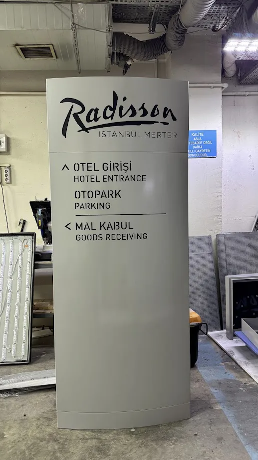 Radisson Blu Hotel Merter Anahtar Teslim Dış Mekan Anıtsal Totem Projesi